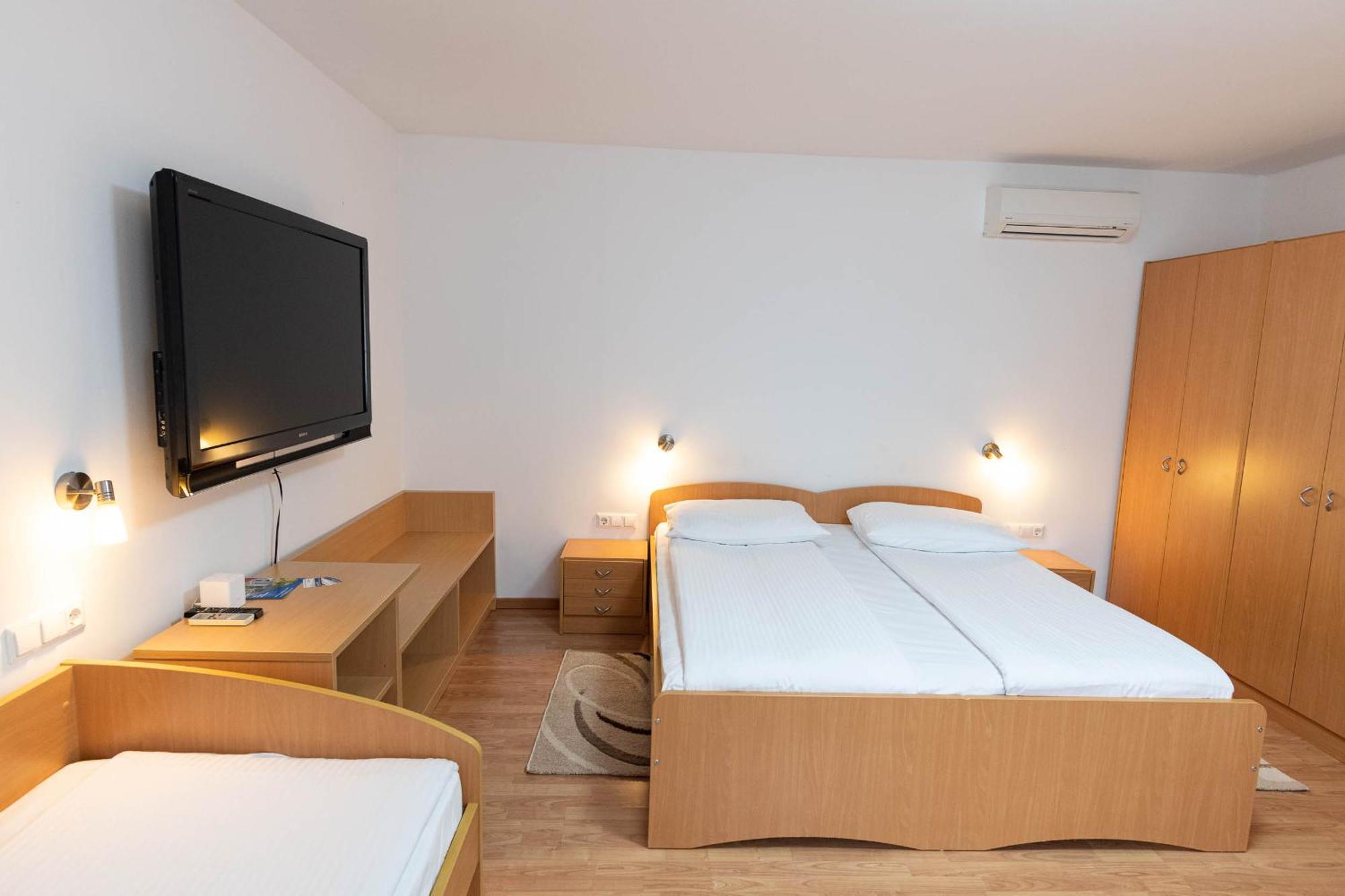 Apartmaji In Sobe Ramar Hotel Straza Ngoại thất bức ảnh